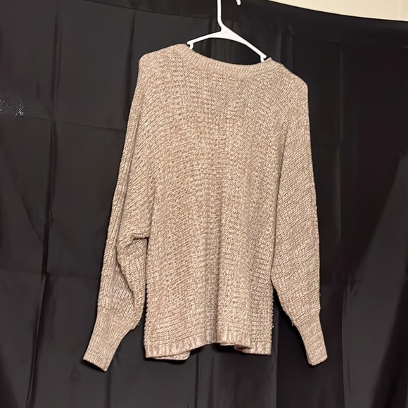 only worn once for family photos, very comfy - Picture 2 of 5